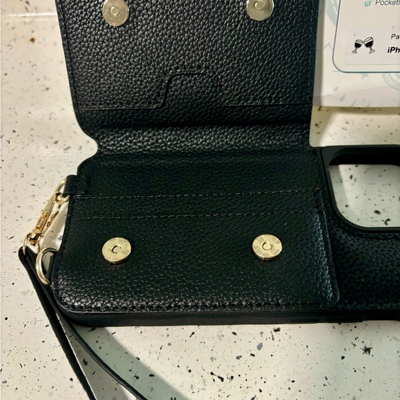 Smartish “Dancing Queen” wristlet for iPhone 13 Pro - Picture 3 of 8